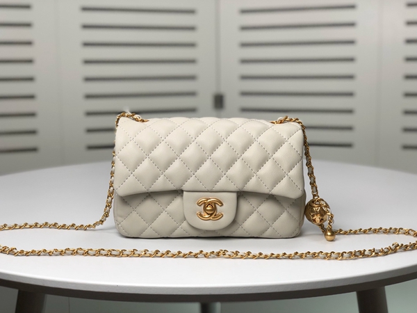 シャネルバッグ正面デザイン